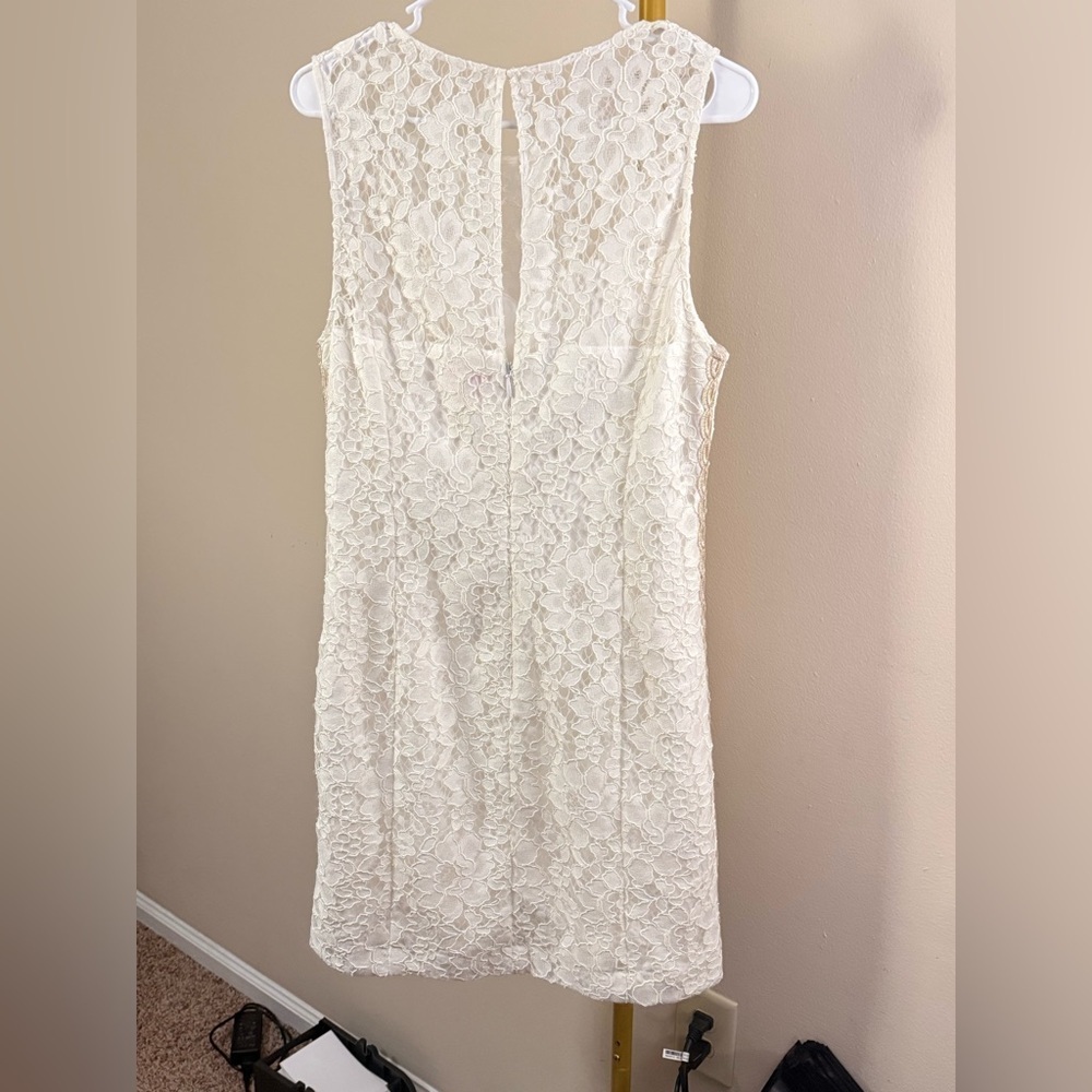 Lilly Pulitzer White Lace Sleeveless Mini Dress with Gold Trim Size 14 - Picture 4 of 4